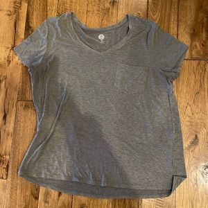 kohl’s gray t-shirt w/ pocket